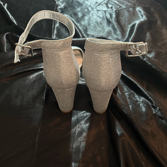 Beautiful Silver Heels - Picture 2 of 4